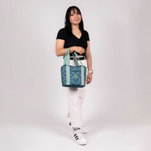 Cargar imagen en el visor de la galería, Kit Escolar Chenson 1818: Mochila, Lonchera y Lapicera - 1866248-KC3