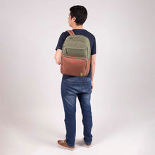 Cargar imagen en el visor de la galería, Kit Escolar Chenson 1818: Mochila, Lonchera y Lapicera - 1866373-KC3