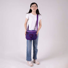 Cargar imagen en el visor de la galería, Kit Escolar Chenson para Niña Descendientes Disney: Mochila, Lonchera y Lapicera - DS66409-KC3