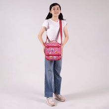 Cargar imagen en el visor de la galería, Kit Escolar Chenson para Niña Happy Girl: Mochila, Lonchera y Lapicera - HG66509-KB3